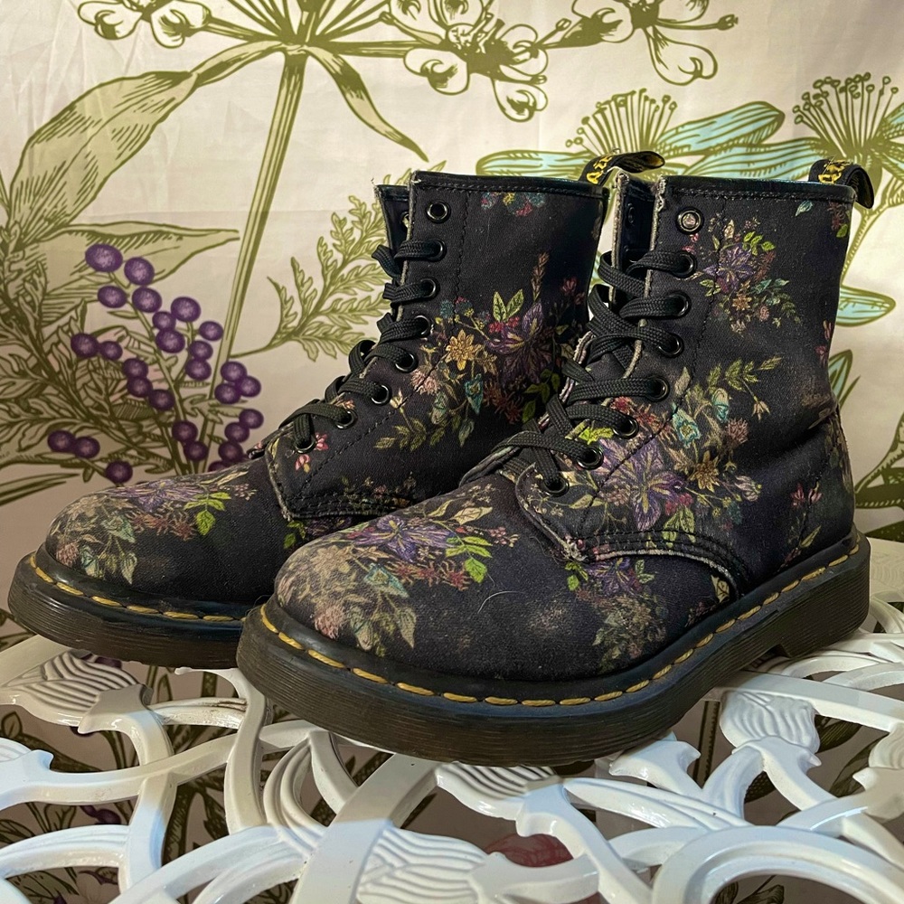 Dr. Martens Floral Boots - OPEN TO OFFERS :)